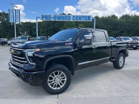 Used 2024 Chevrolet Silverado 2500 LTZ w/ LTZ Plus Package AWD/4WD image 2