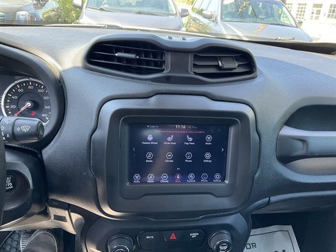 Used 2018 Jeep Renegade Latitude w/ Cold Weather Group AWD/4WD image 29