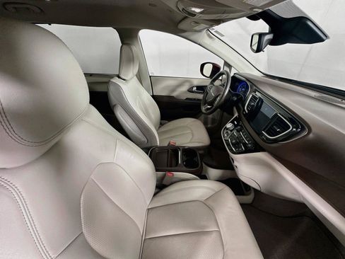 Used 2018 Chrysler Pacifica Touring-L w/ Advanced Safetytec Group FWD image 28