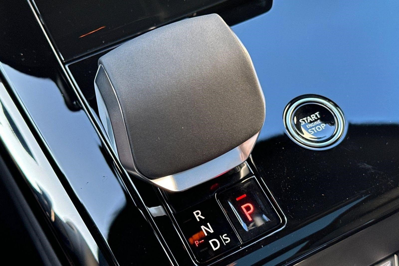 New 2026 Land Rover Range Rover Sport SE AWD/4WD image 17
