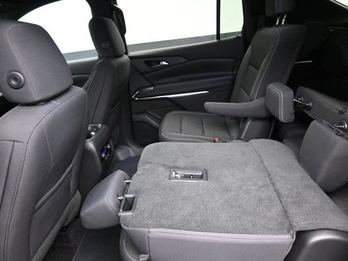 Used 2025 Chevrolet Traverse LT w/ Sun and Wheel Package FWD image 15