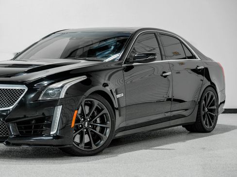 Used 2018 Cadillac CTS V w/ Luxury Package image 11