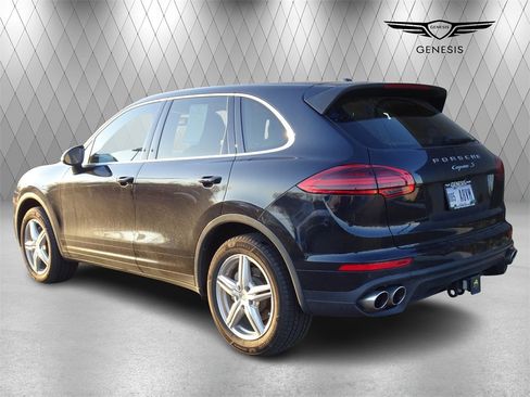 Used 2015 Porsche Cayenne S image 3