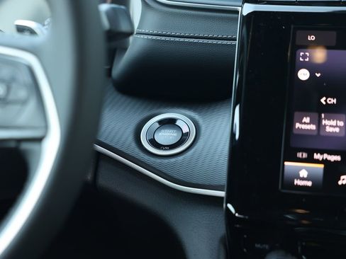 New 2025 Jeep Grand Cherokee Laredo w/ MOPAR Finishing Package image 33