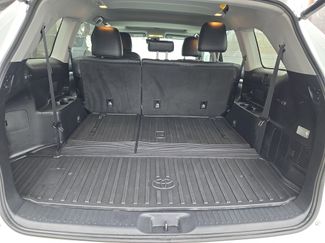 Used 2019 Toyota Highlander XLE video 5