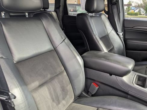 Used 2020 Jeep Grand Cherokee Altitude AWD/4WD image 14