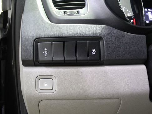Used 2021 Kia Sedona LX FWD image 11