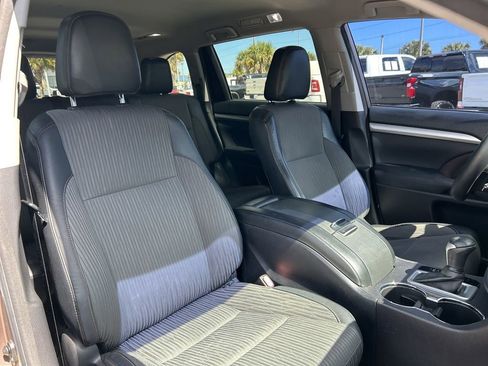 Used 2018 Toyota Highlander Plus image 42