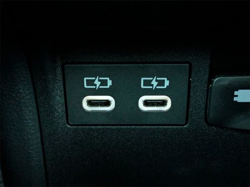 Used 2024 Toyota Prius Prime SE image 19