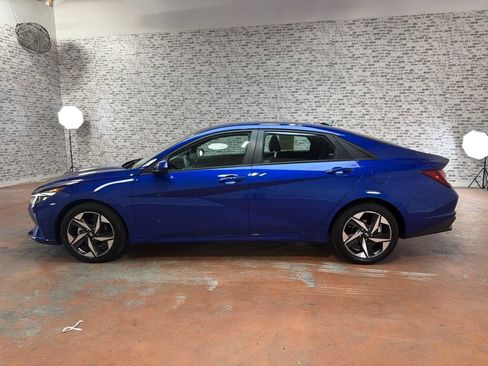 Certified 2023 Hyundai Elantra SEL w/ Convenience Package FWD image 4