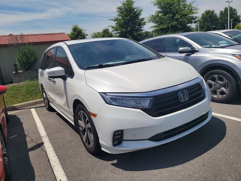 Used 2021 Honda Odyssey Touring image 3
