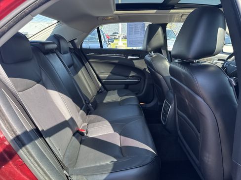Used 2016 Chrysler 300 C RWD image 22