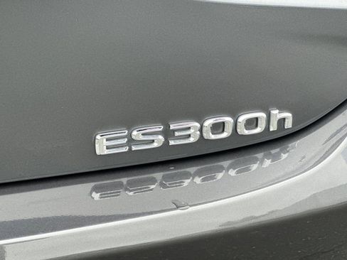 Certified 2023 Lexus ES 300h w/ Premium Package image 21