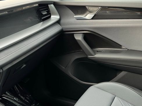 New 2026 Volkswagen Tiguan SE R-Line image 32