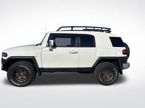 Used 2014 Toyota FJ Cruiser 4WD w/ Upgrade Package image 2