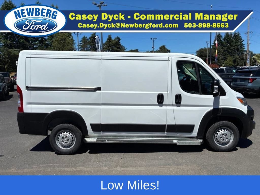 Used 2025 RAM ProMaster 2500 w/ U-Haul Equipment Group FWD image 8