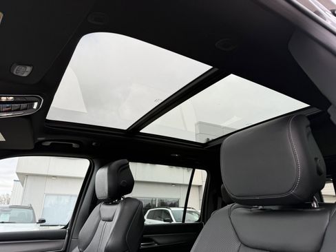 Used 2023 Jeep Wagoneer Series II image 19