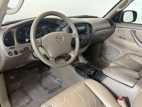 Used 2007 Toyota Sequoia SR5 RWD image 4