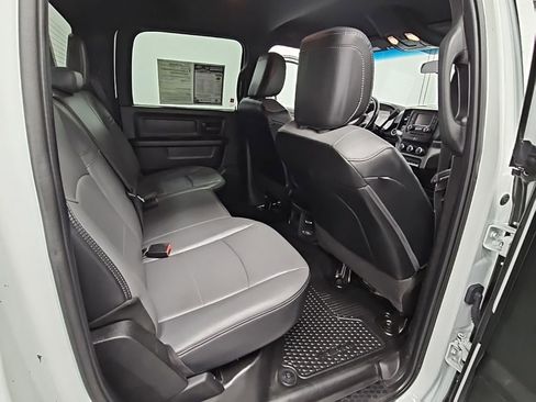 Used 2024 RAM 2500 Tradesman w/ Chrome Appearance Group image 32