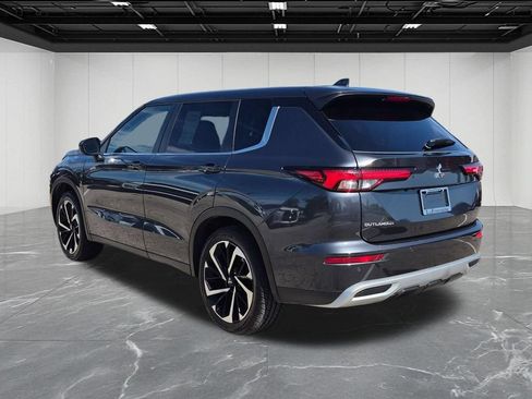 Used 2024 Mitsubishi Outlander SE FWD image 3
