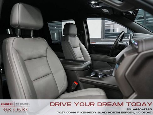Used 2022 GMC Yukon XL SLT image 36