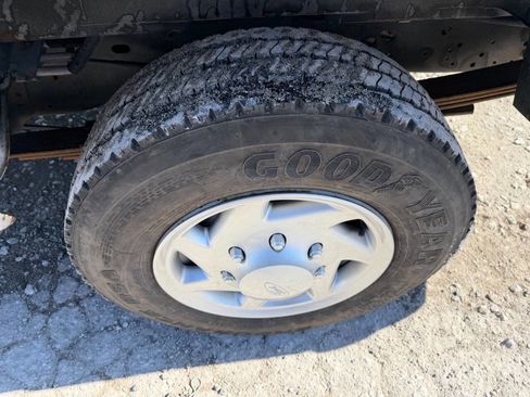 Used 2013 Ford E-350 and Econoline 350 XLT image 10