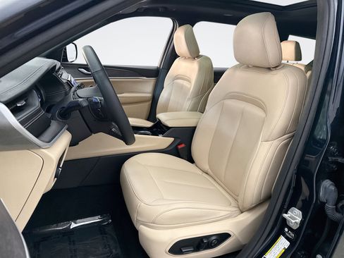 Used 2023 Jeep Grand Cherokee L Limited image 11