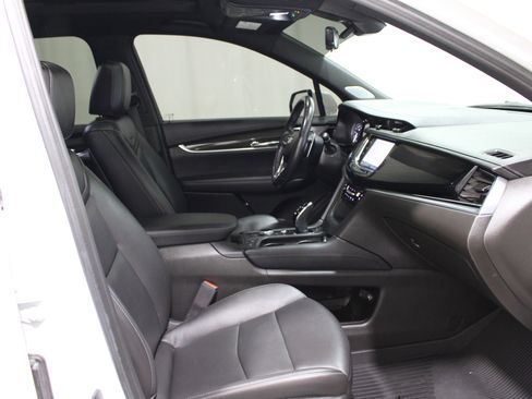 Used 2023 Cadillac XT6 Sport w/ Technology Package image 32