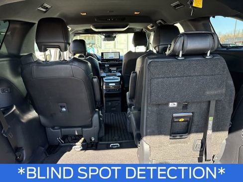 Used 2025 Toyota Sienna Platinum image 16