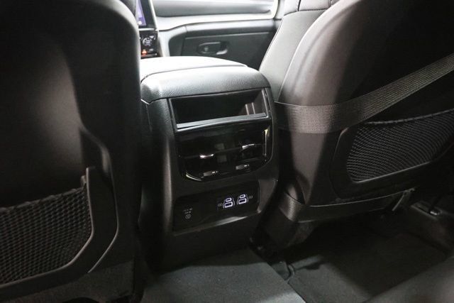 Used 2023 Jeep Grand Cherokee Altitude AWD/4WD image 31