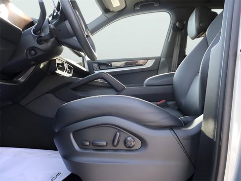 Used 2026 Porsche Cayenne S image 34