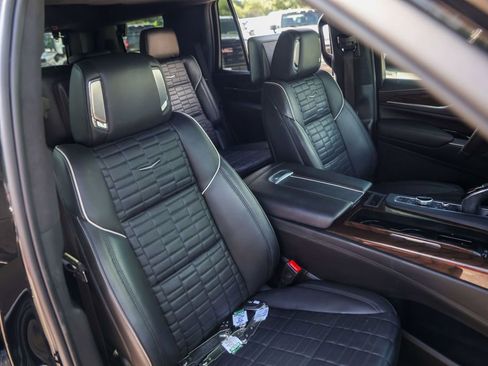 Used 2023 Cadillac Escalade Sport Platinum RWD image 32