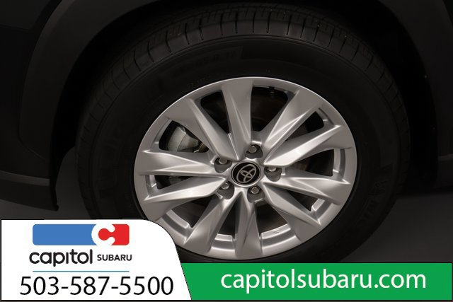 Used 2025 Toyota Corolla Cross LE FWD image 7