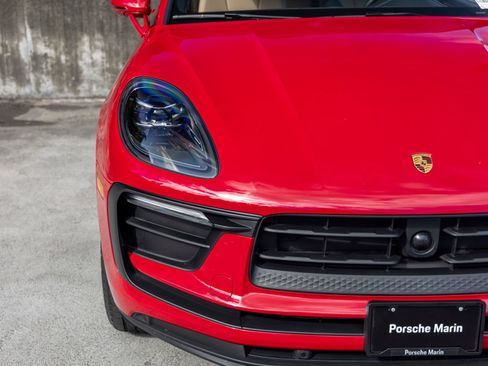 Certified 2026 Porsche Macan AWD/4WD image 14
