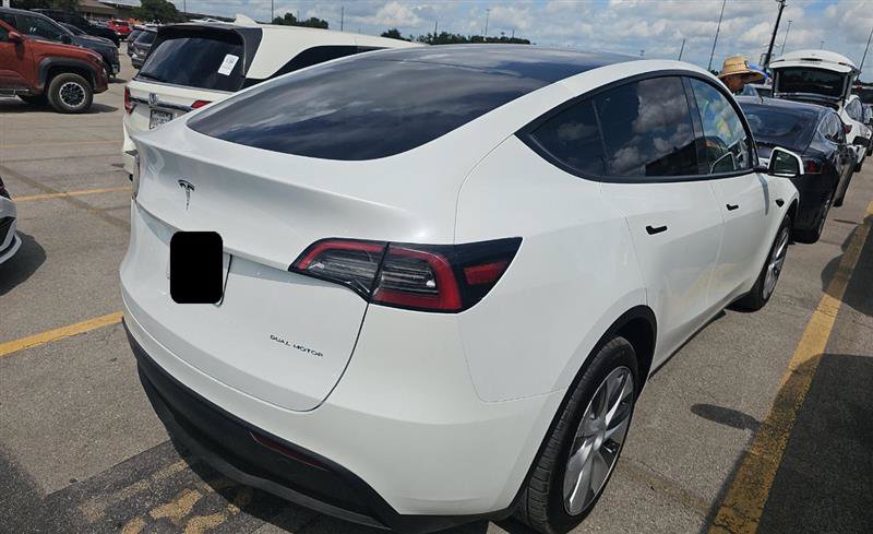 Used 2024 Tesla Model Y Long Range AWD/4WD image 8