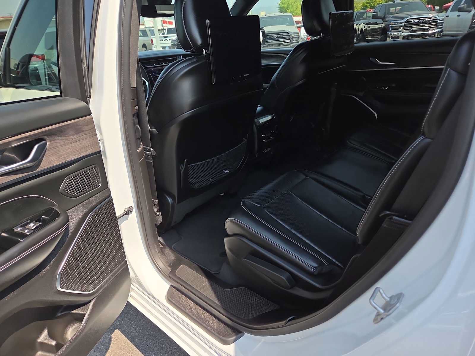 Used 2023 Jeep Grand Cherokee L Overland w/ Rear Seat Video Group I AWD/4WD image 20