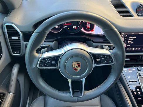 Used 2021 Porsche Cayenne AWD/4WD image 16