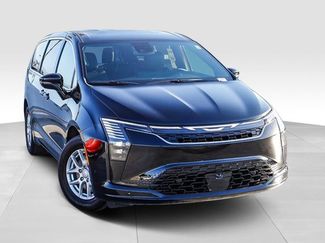 New 2027 Chrysler Pacifica Select FWD video 2