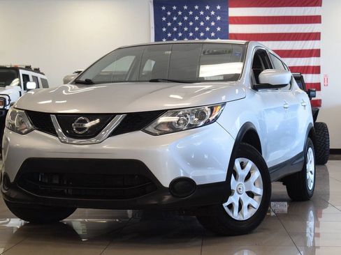 Used 2019 Nissan Rogue Sport S FWD image 3
