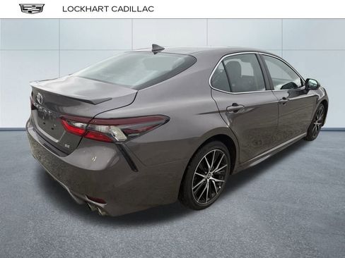 Used 2024 Toyota Camry SE image 3