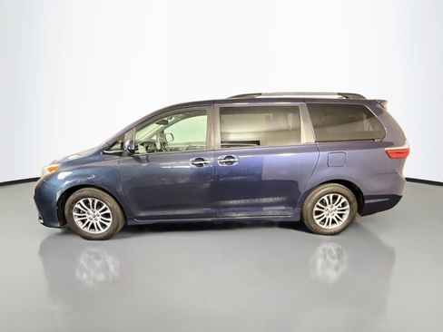 Used 2020 Toyota Sienna XLE FWD image 6