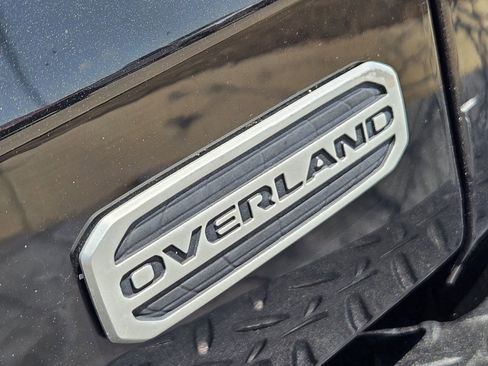 Used 2020 Jeep Gladiator Overland image 16