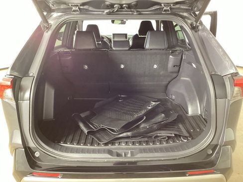 Used 2022 Toyota RAV4 XSE w/ XSE Grade Weather Package AWD/4WD image 25