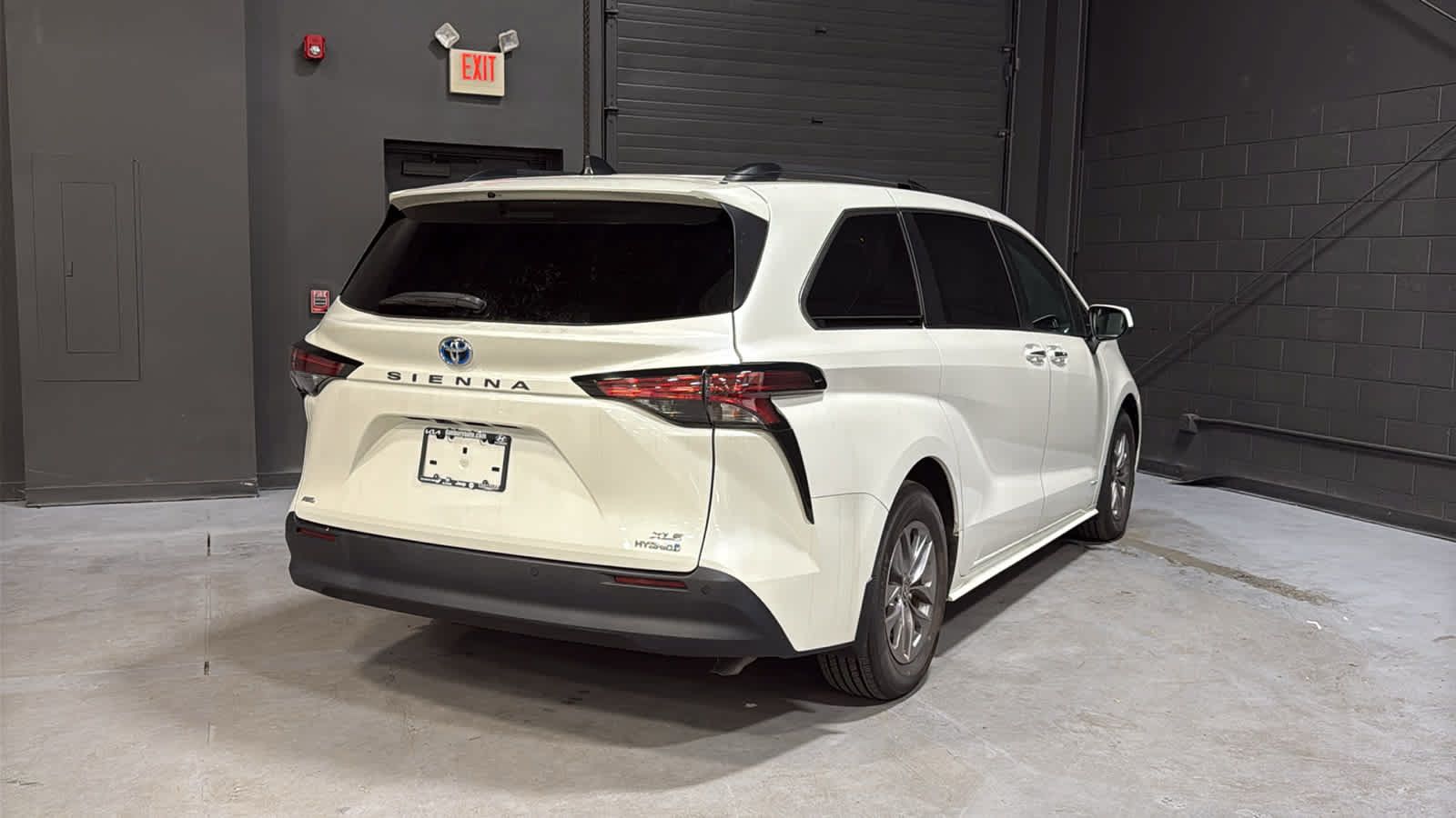 Used 2021 Toyota Sienna XLE w/ XLE Plus Package AWD/4WD image 4