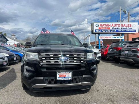 Used 2016 Ford Explorer XLT w/ Equipment Group 202A image 3
