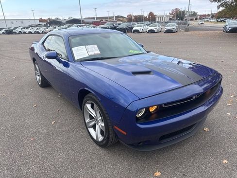 Used 2018 Dodge Challenger SXT w/ Super Sport Group (SS/T) image 9