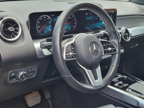 Used 2021 Mercedes-Benz GLB 250 4MATIC image 10