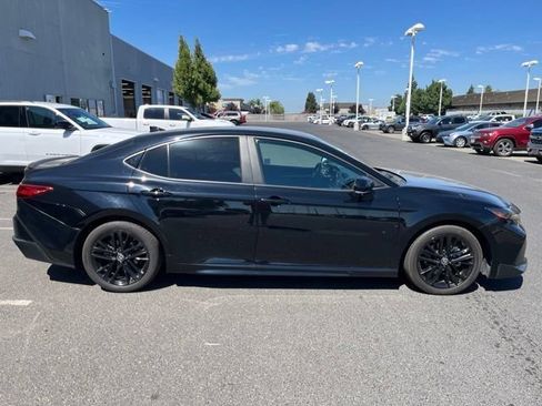 Used 2025 Toyota Camry SE w/ Convenience Package FWD image 3