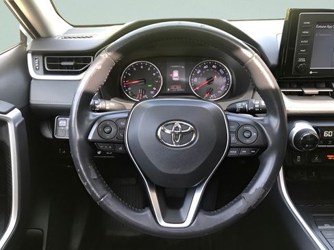 Used 2020 Toyota RAV4 XLE w/ Convenience Package AWD/4WD image 18