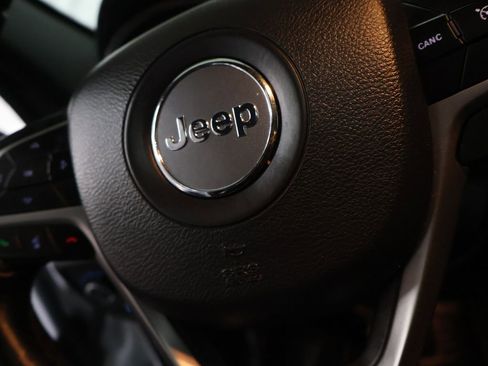 Used 2019 Jeep Grand Cherokee Overland AWD/4WD image 21